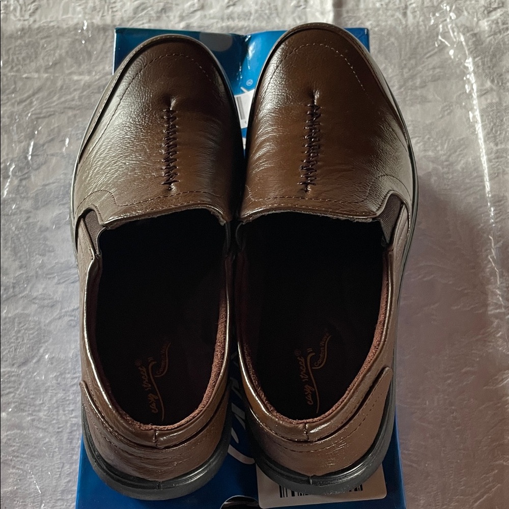 EASY STREET Women’s Brown Slip-On Casual Loafers. NWOT in original box Sz 7.5.
